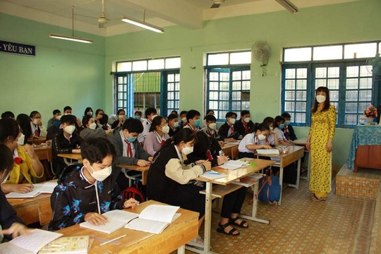 Quảng Ngãi: Học sinh phấn khởi ngày đầu trở lại trường học tập