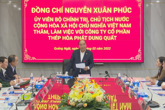 Chủ tịch nước Nguyễn Xuân Phúc thăm, tặng quà Mẹ Việt Nam Anh hùng Dương Thị Hơn