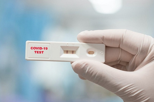 Bộ Y tế đề nghị sớm đưa kit test COVID-19 vào diện bình ổn giá