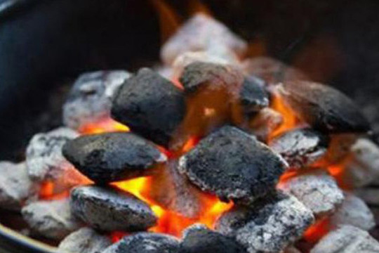 Cảnh báo ngộ độc khí CO do sưởi ấm bằng than