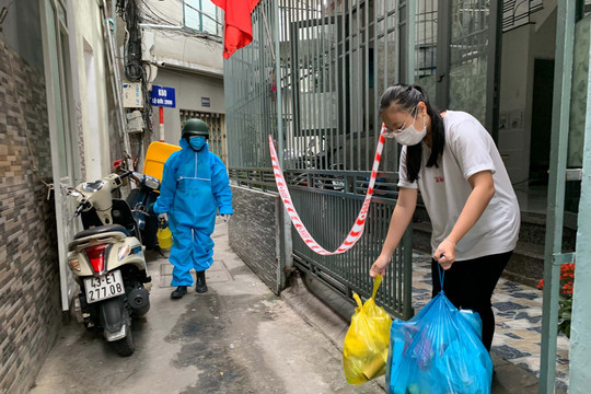 Đà Nẵng: Công nhân vệ sinh môi trường lo lắng trước nguy cơ mắc Covid-19