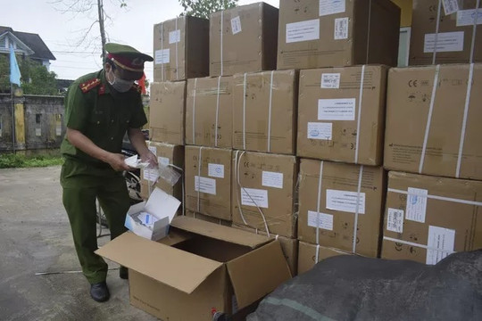 Thừa Thiên-Huế: Bắt vụ vận chuyển 50.000 bộ kit test COVID-19 không rõ nguồn gốc