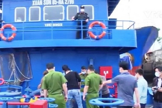 Nghệ An: Bắt tàu chở 1 triệu lít xăng lậu