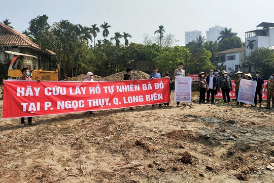 Long Biên (Hà Nội): “Bỏ ngoài tai” kiến nghị của người dân, chính quyền đổ đất lấp hồ tự nhiên