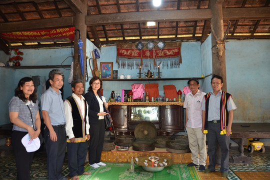 Chung tay giữ lửa “hồn chiêng” ở làng Tà Vót tỉnh Quảng Ngãi