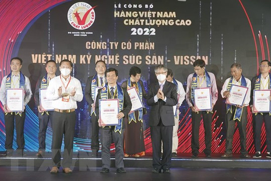 Trao chứng nhận cho 524 doanh nghiệp hàng Việt Nam chất lượng cao