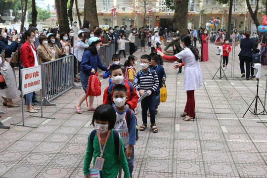 Hà Nội: Hơn một triệu học sinh hân hoan tới trường trong ngày 6/4