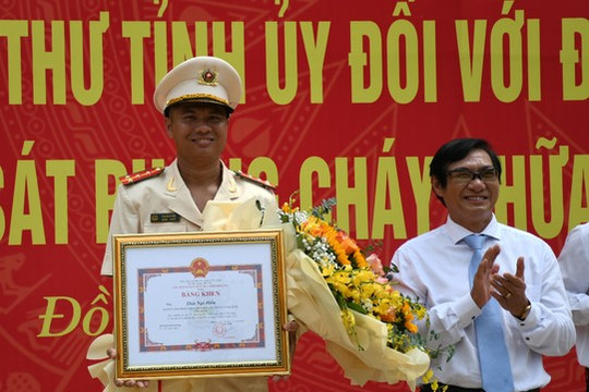 Chủ tịch nước Nguyễn Xuân Phúc tặng thưởng Huân chương Dũng cảm cho chiến sĩ cứu 4 người đuối nước