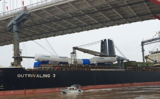 Hải Phòng: Giải cứu thành công tàu biển vạn tấn suýt va vào cầu
