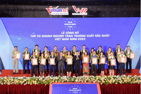 CDC cùng lúc lọt BXH FAST500 và Top 50 Vietnam Best Growth 2022