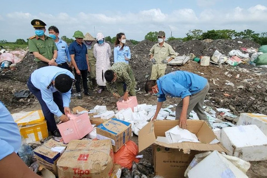 Nam Định: Tiêu hủy gần 1.000 bộ Kit test cùng nhiều hàng hóa không rõ nguồn gốc