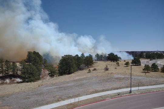 Cháy rừng ở Mỹ càn quét bang New Mexico, hàng trăm ngôi nhà bị thiêu rụi