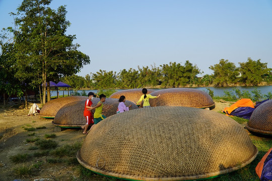 Làng nghề đan thúng chai bên dòng sông Trà Bồng, Quảng Ngãi