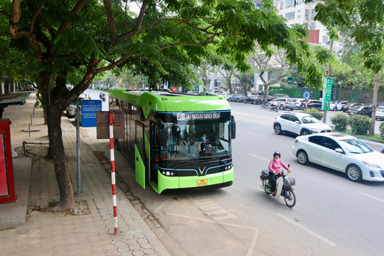 Hà Nội vận hành tuyến buýt điện thứ 7 phục vụ người dân