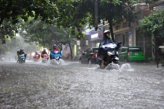 Dự báo thời tiết ngày 27/5: Hà Nội có mưa to kèm lốc sét và gió giật mạnh