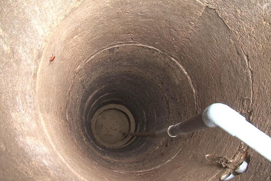 Nghệ An: Mỏ quặng dừng bơm hút nước ngầm, gần 300 giếng của người dân có nước trở lại