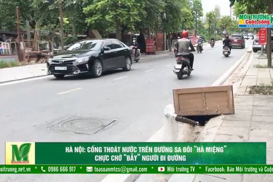 [VIDEO] Nam Từ Liêm (Hà Nội): Cống thoát nước trên đường Sa Đôi “há miệng”, chực chờ “bẫy” người đi đường
