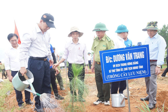 Kon Tum: Tổ chức Lễ ra quân trồng cây xanh năm 2022