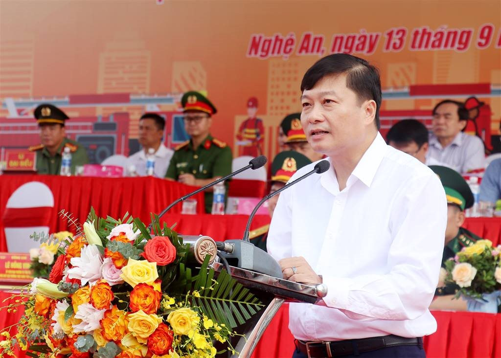 pho-chu-ticchj-le-hong-vinh.jpg