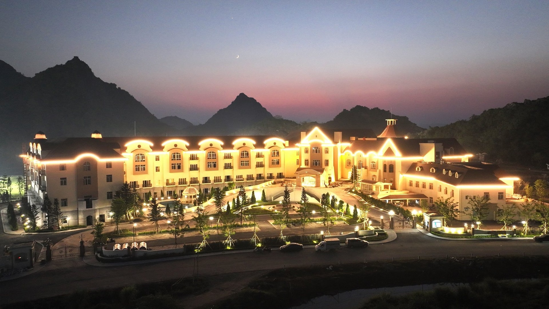 02-legend-valley-hotel.jpg