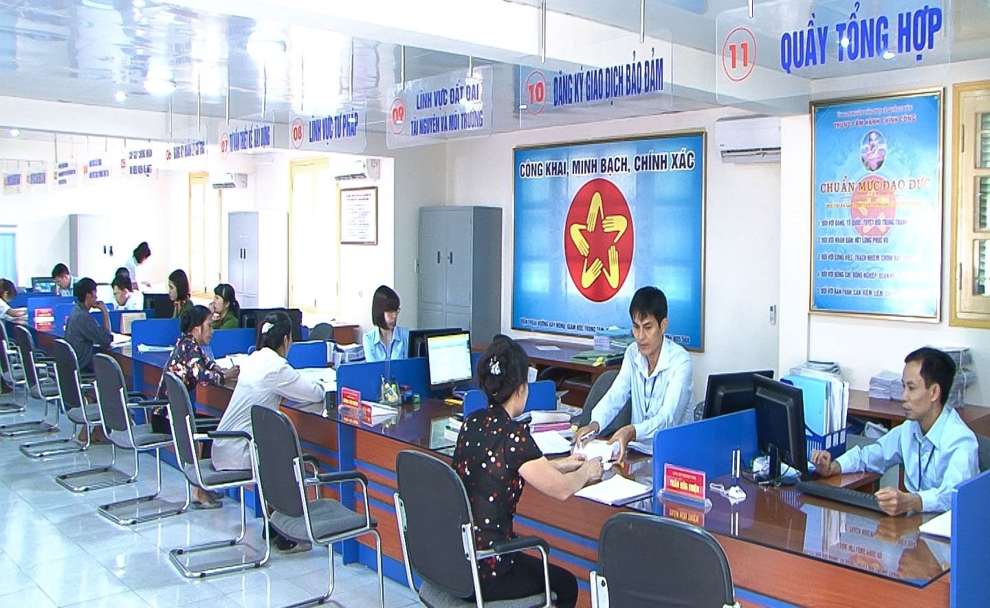 Thủ tướng yêu cầu hoàn thành phân định thẩm quyền, giải quyết thủ tục hành chính cấp huyện trước ngày 10/6 