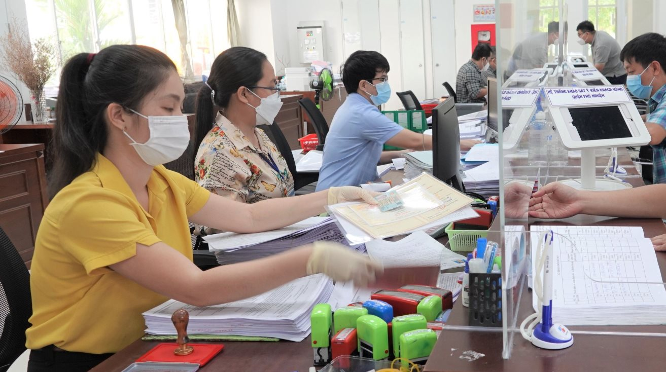 Bộ Chính trị, Ban Bí thư yêu cầu kiên quyết xử lý sai phạm trong công tác tổ chức cán bộ khi thực hiện sắp xếp 