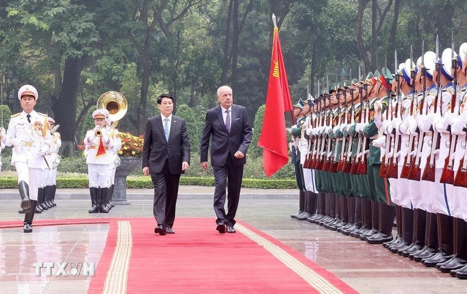 28-ctn1.jpg
