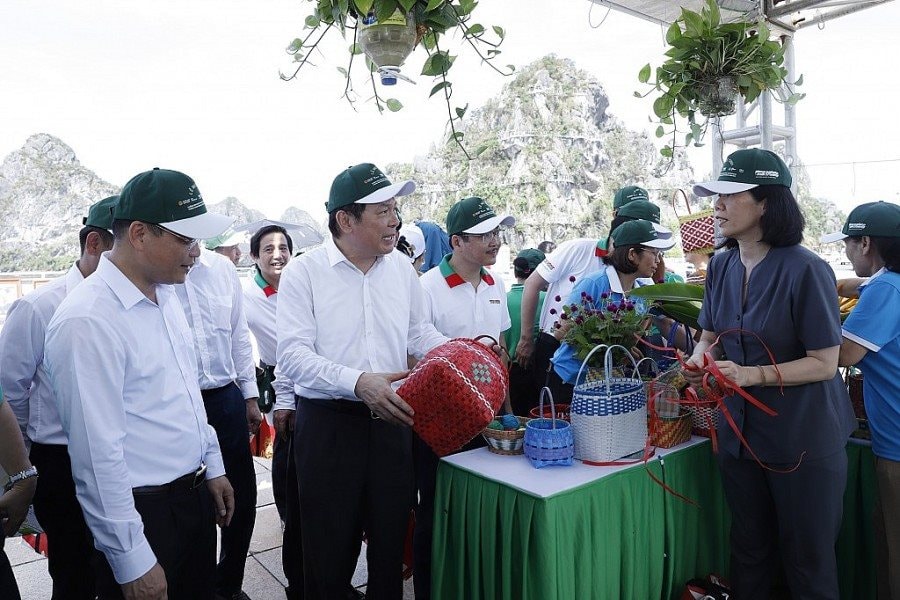 baonnmt-ttr-thanh-tham-quan-gian-giang-720250601132303.jpg