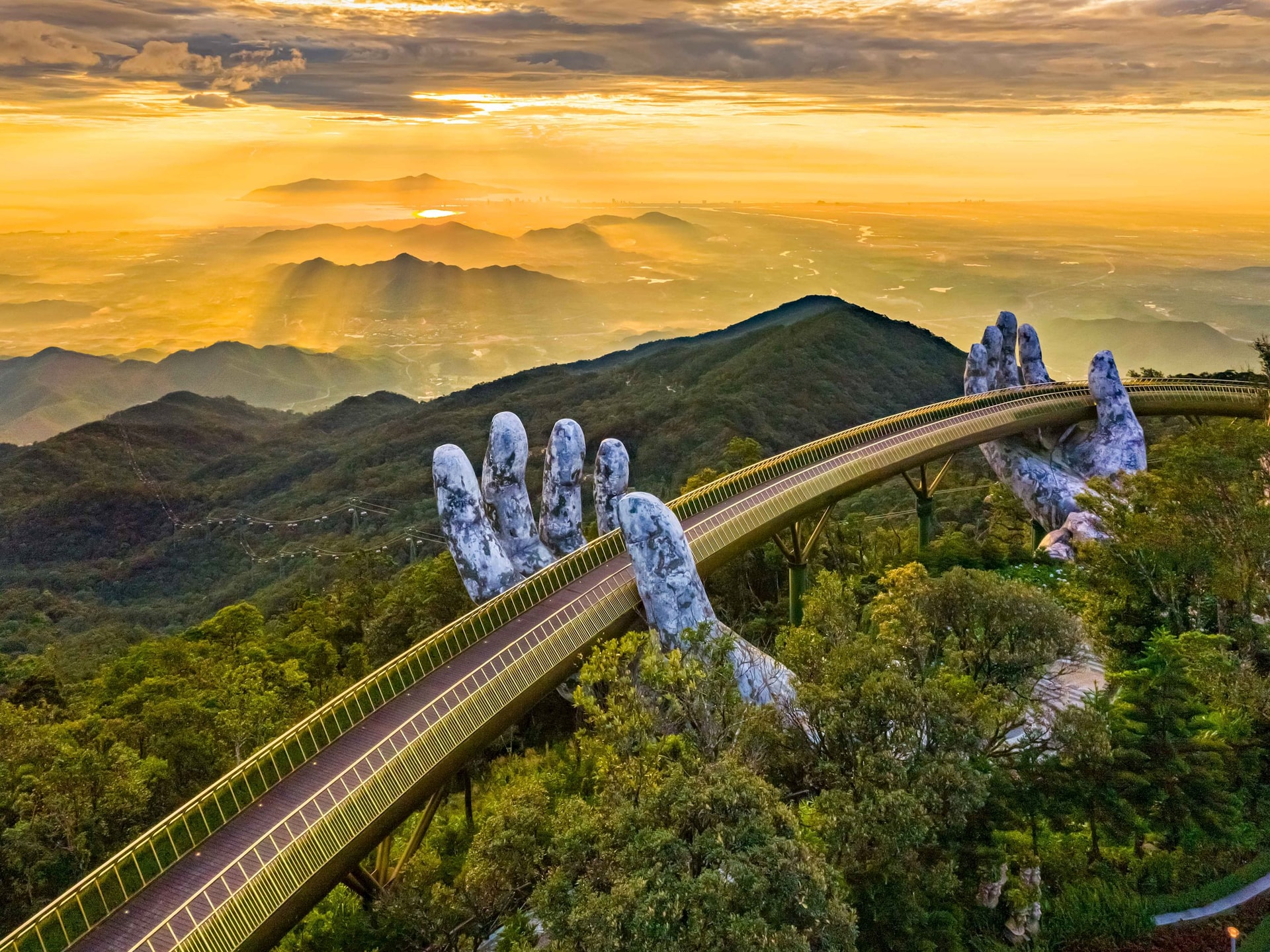da-nang-golden-bridge-at-ba-na-hillsjpg.jpg