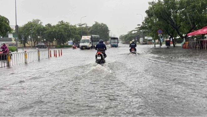 Mưa lớn nhiều nơi, cảnh báo lũ quét, sạt lở đất và ngập úng tại các vùng trũng 