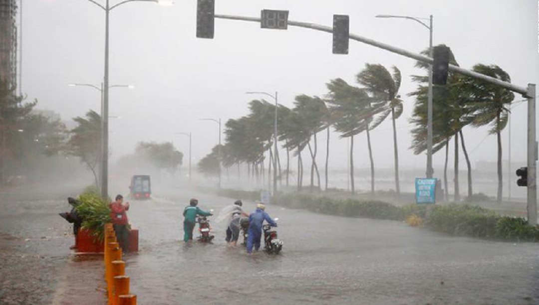 Thời tiết năm 2025 diễn biến cực đoan: Bão đến sớm, nắng nóng kéo dài, mưa lũ bất thường 