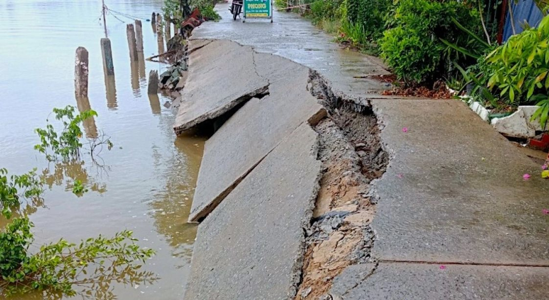 Cà Mau khẩn cấp ứng phó với sạt lở, sụt lún ngày càng nghiêm trọng 