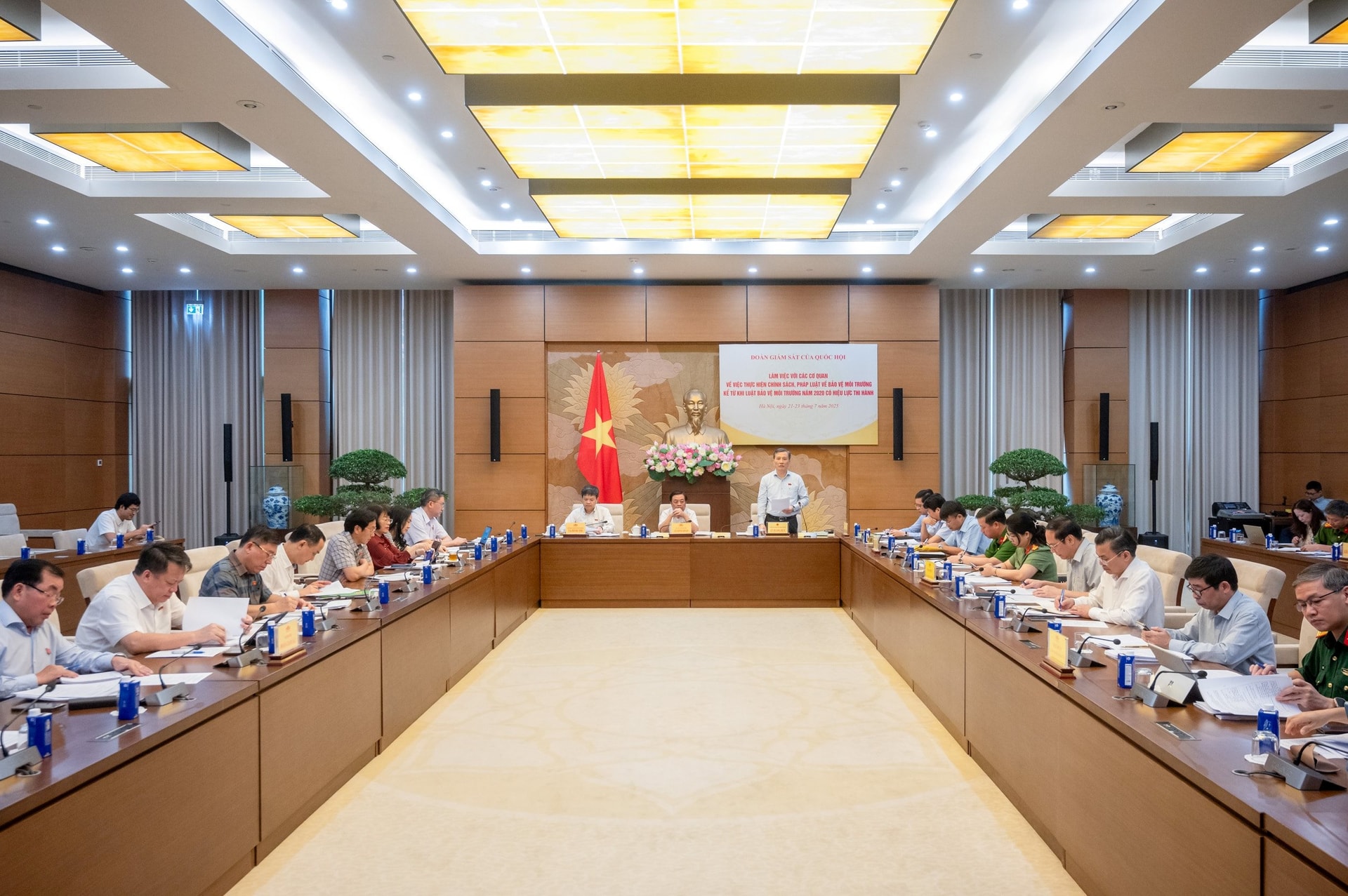 z61_7264-toan-canh-chu-nhiem-uy-ban-khoa-hoc-cong-nghe-va-moi-truong-le-quang-huy.jpg