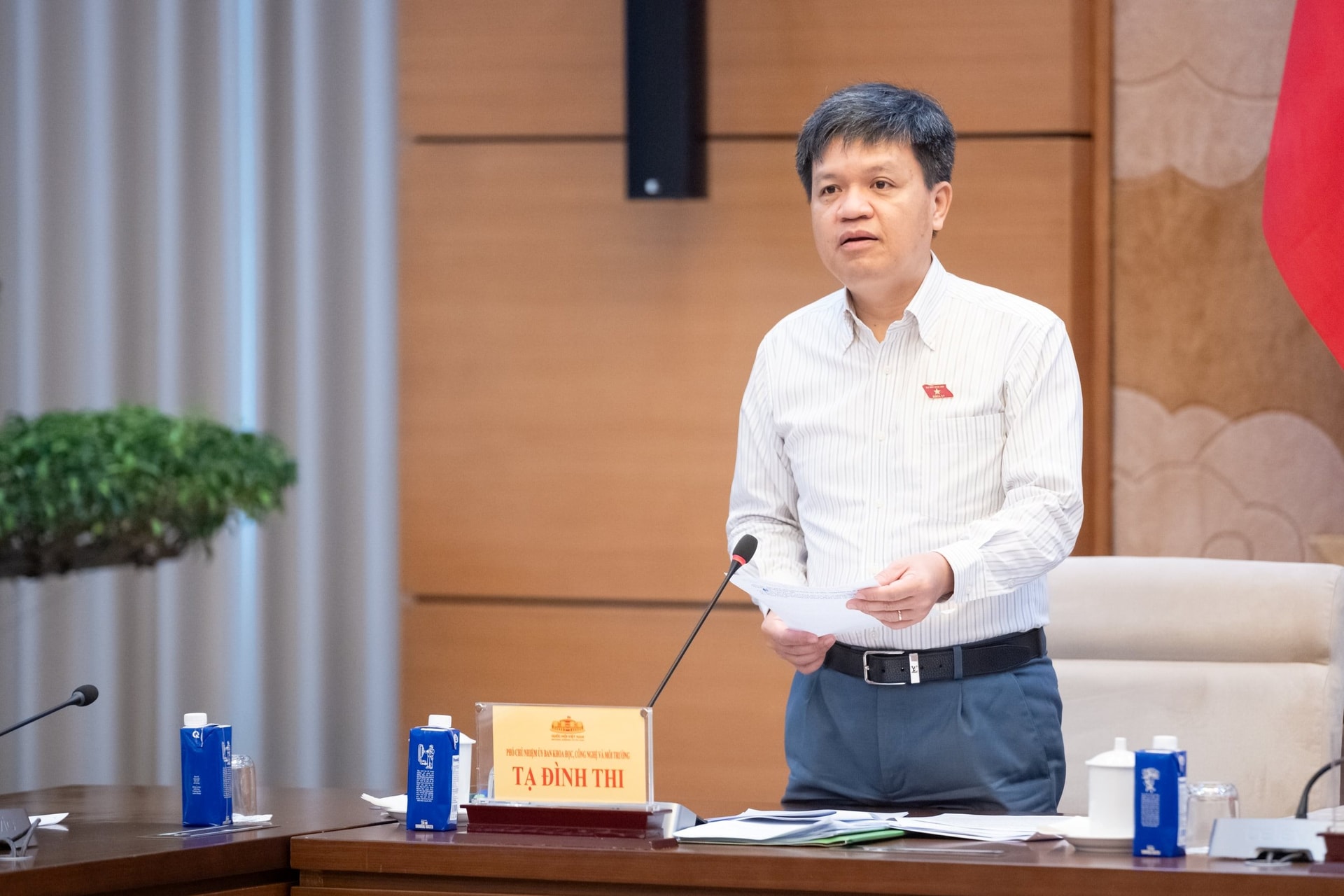 z72_2699-pho-chu-nhiem-uy-ban-khoa-hoc-cong-nghe-va-moi-truong-ta-dinh-thi.jpg