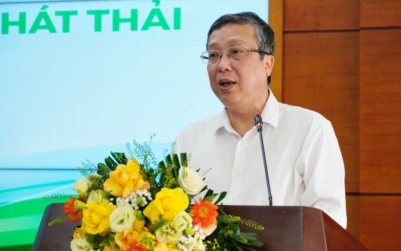 thu-truong-hoang-trung.jpg