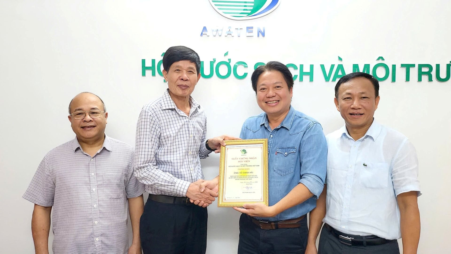 ong-vo-danh-hai-hoi-vien.jpg