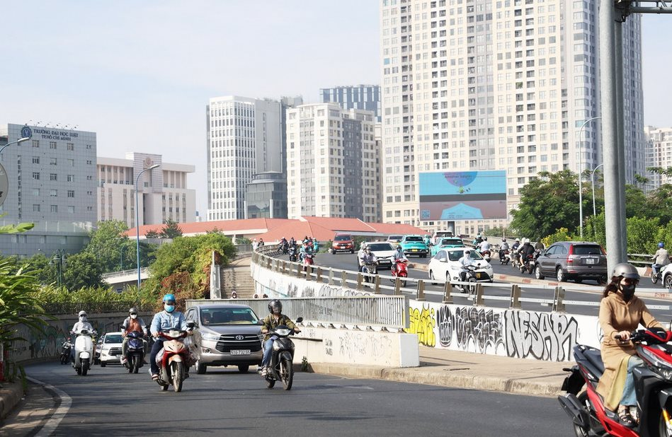 Dự báo thời tiết Hà Nội ngày 08/8/2025: Ngày nắng nóng, đêm có lúc có mưa dông 