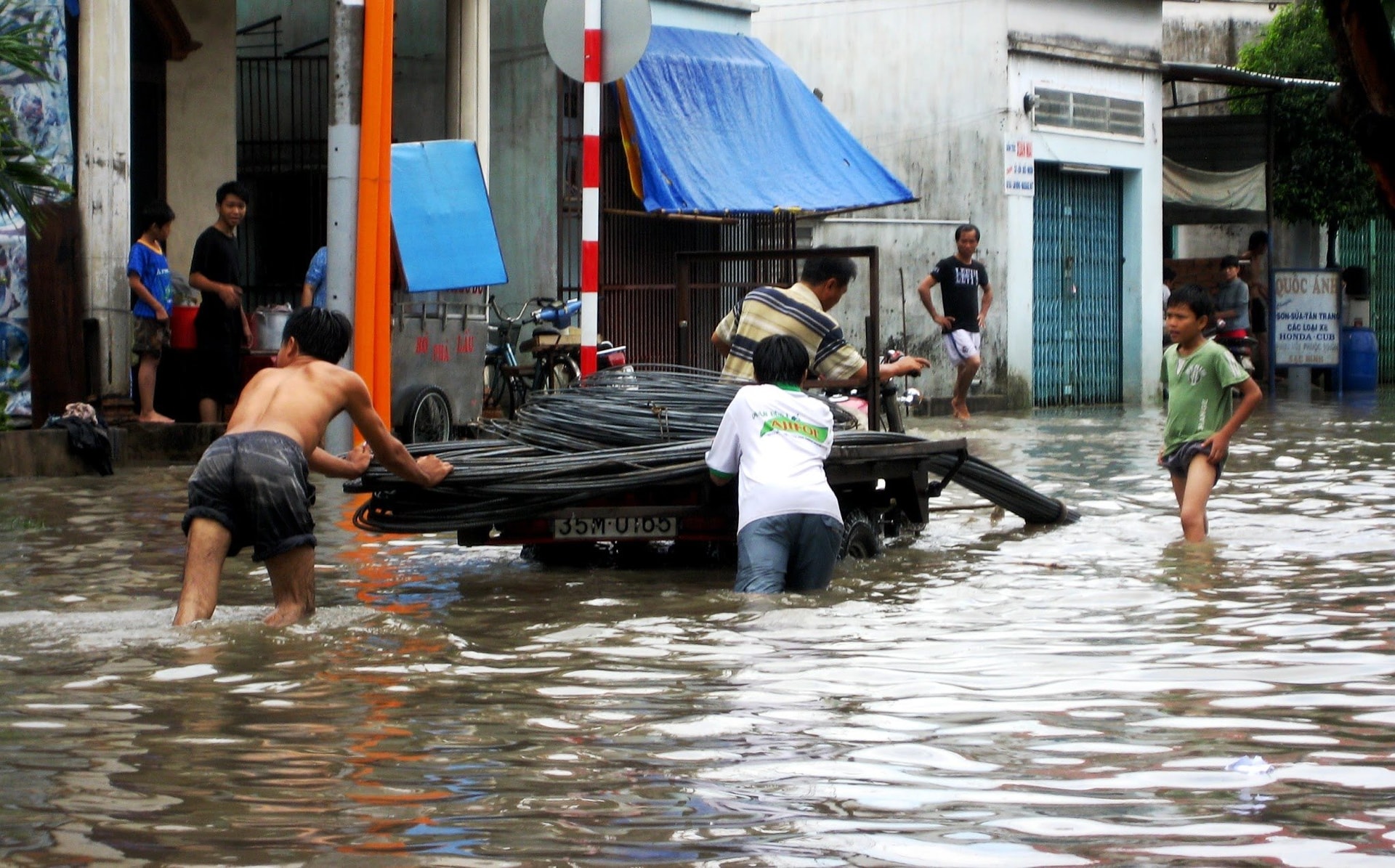 TP.HCM bước vào cao điểm mùa mưa, cảnh báo nguy cơ ngập úng trong tháng 9 