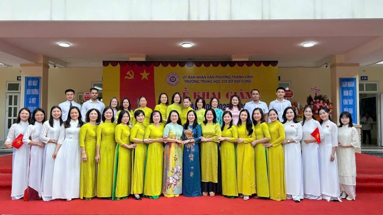 doi-ngu-can-bo-giao-vien-nhan-vien-cua-truong-thcs-doi-cung(2).jpg