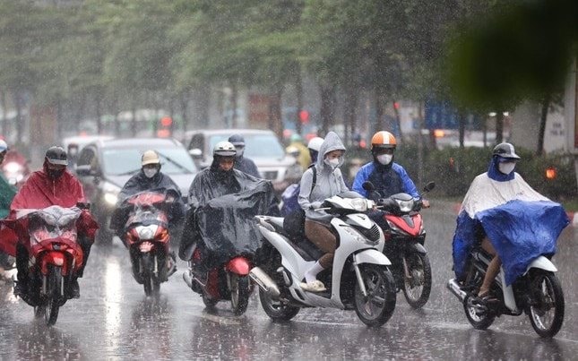 Dự báo thời tiết Hà Nội ngày 25/9/2025: Mưa to đến rất to, gió mạnh 