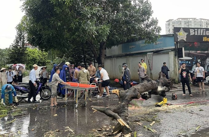 Hà Nội khuyến cáo người dân hạn chế ra đường khi bão Ragasa đổ bộ 