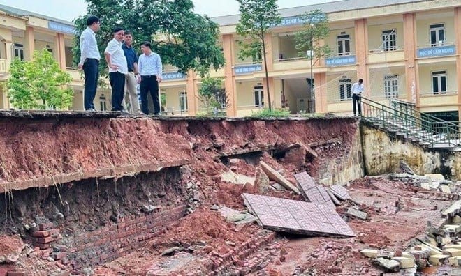 ha-noi-cong-bo-khan-cap-sat-lo-ba-vi-2134.jpeg
