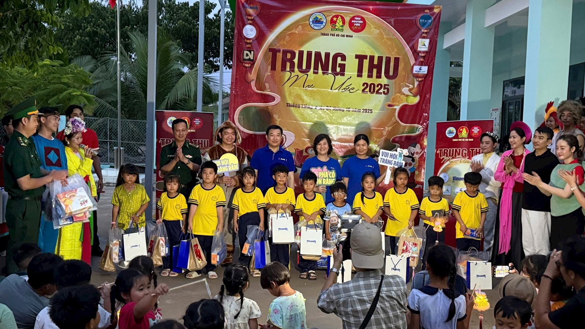 anh-5-dai-ta-doan-minh-tuan-tang-qua-tai-thanh-an.jpeg