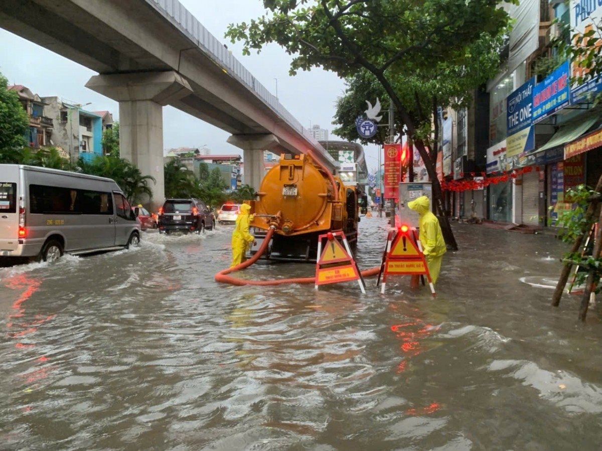Hà Nội huy động tối đa lực lượng, sẵn sàng ứng phó ngập do bão số 11 