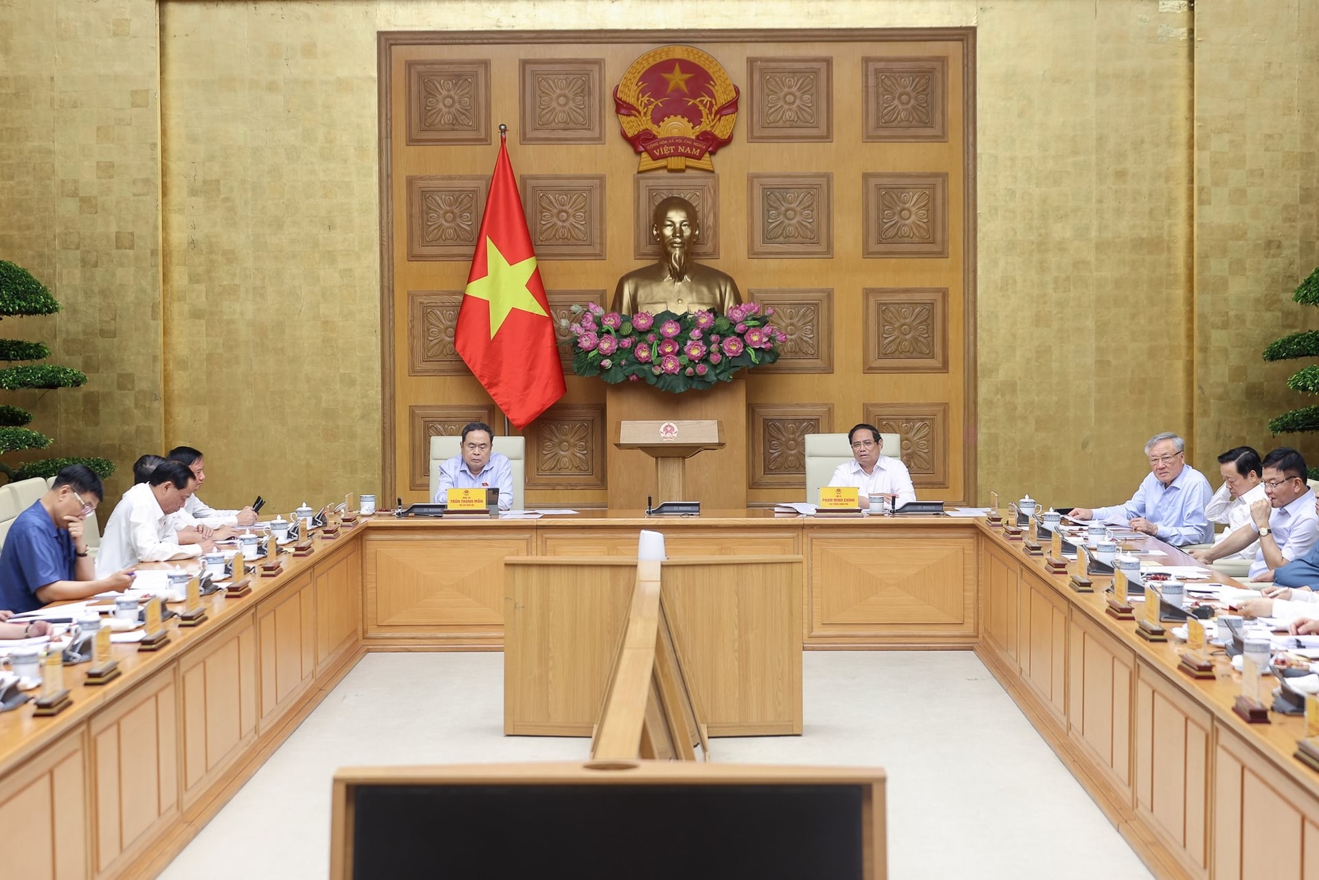 chinh-m.jpg