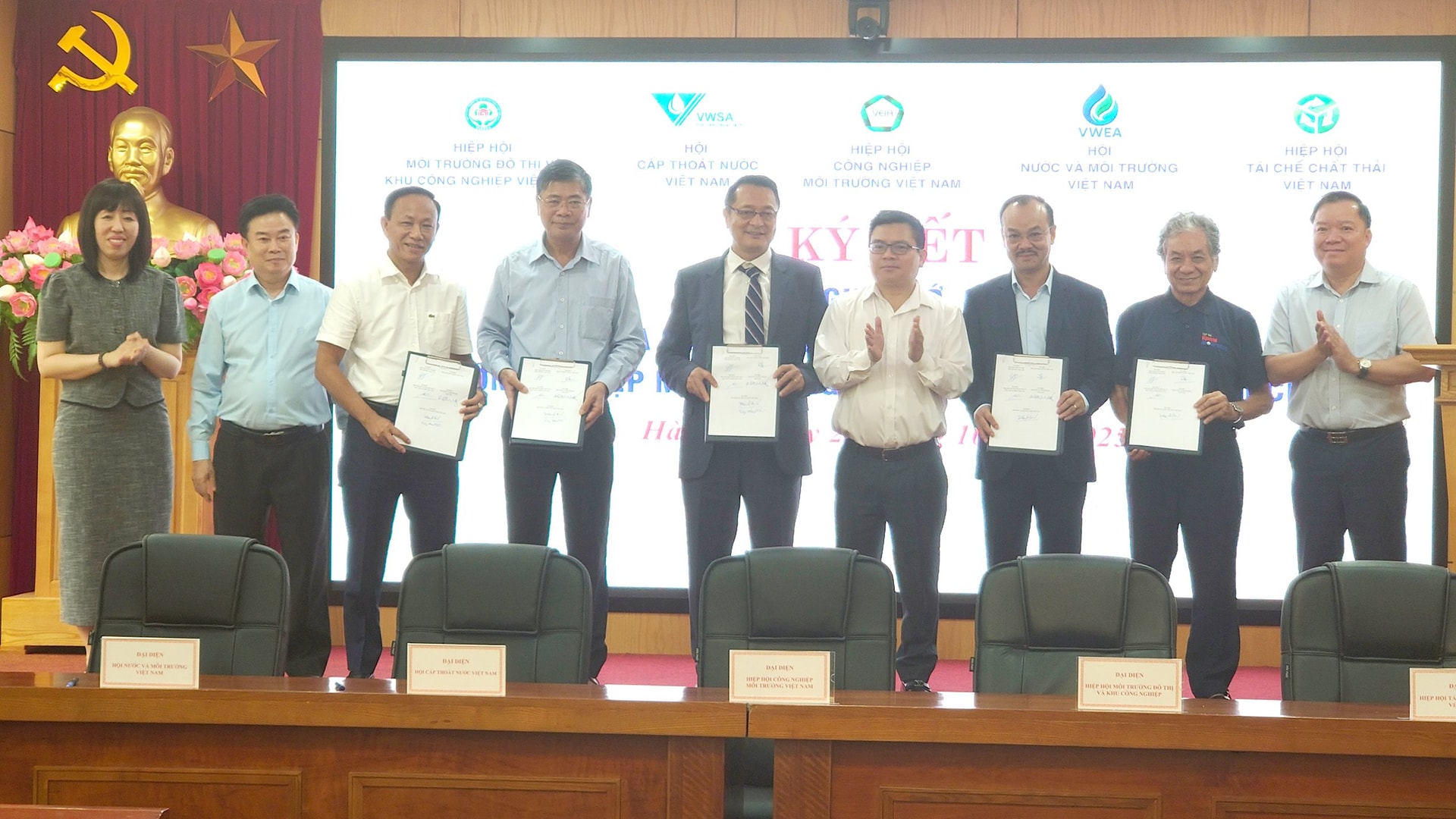 Hội Nước và Môi trường Việt Nam tham gia ký kết hợp tác phát triển ngành công nghiệp môi trường 