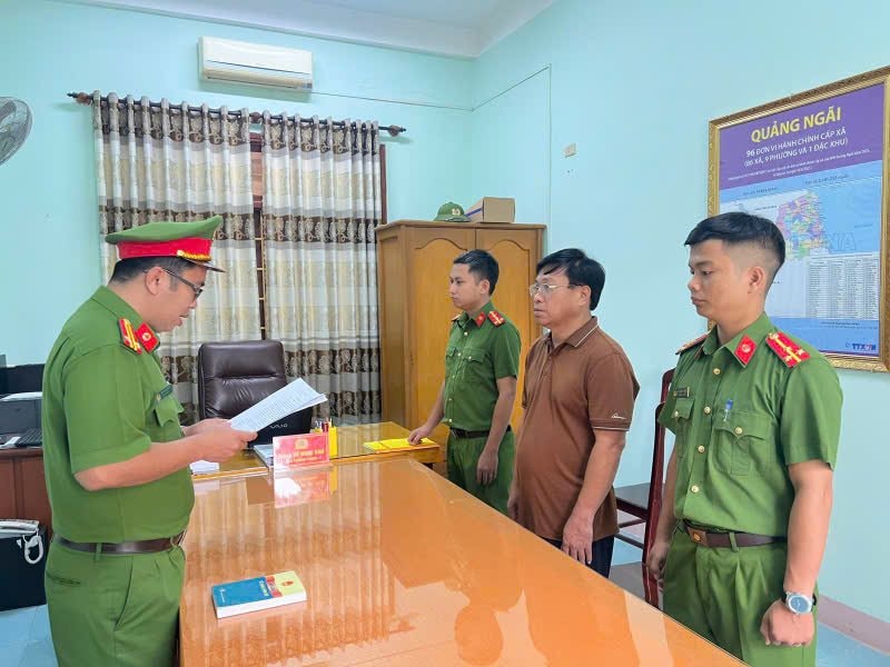 khoi-to-giam-doc.jpg