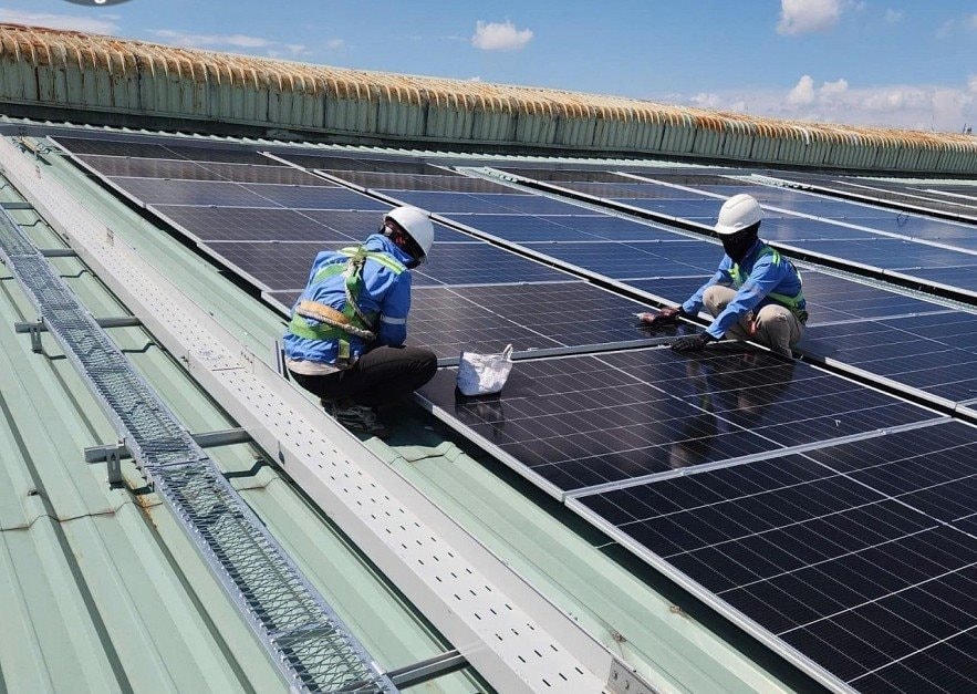 tap-doan-ltp-lap-dat-tam-pin-nang-luong-mat-troi-tai-nha-may-anh-dsq-dan-mach-20251030164450.jpg