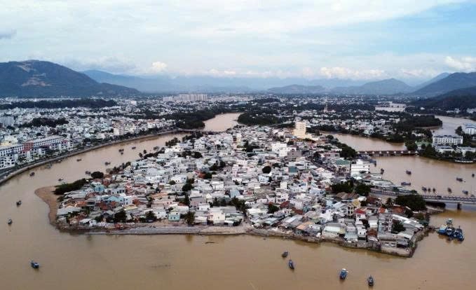 Khánh Hòa: 13 hồ chứa xả nước đón lũ, cảnh báo vùng hạ du có thể bị ảnh hưởng