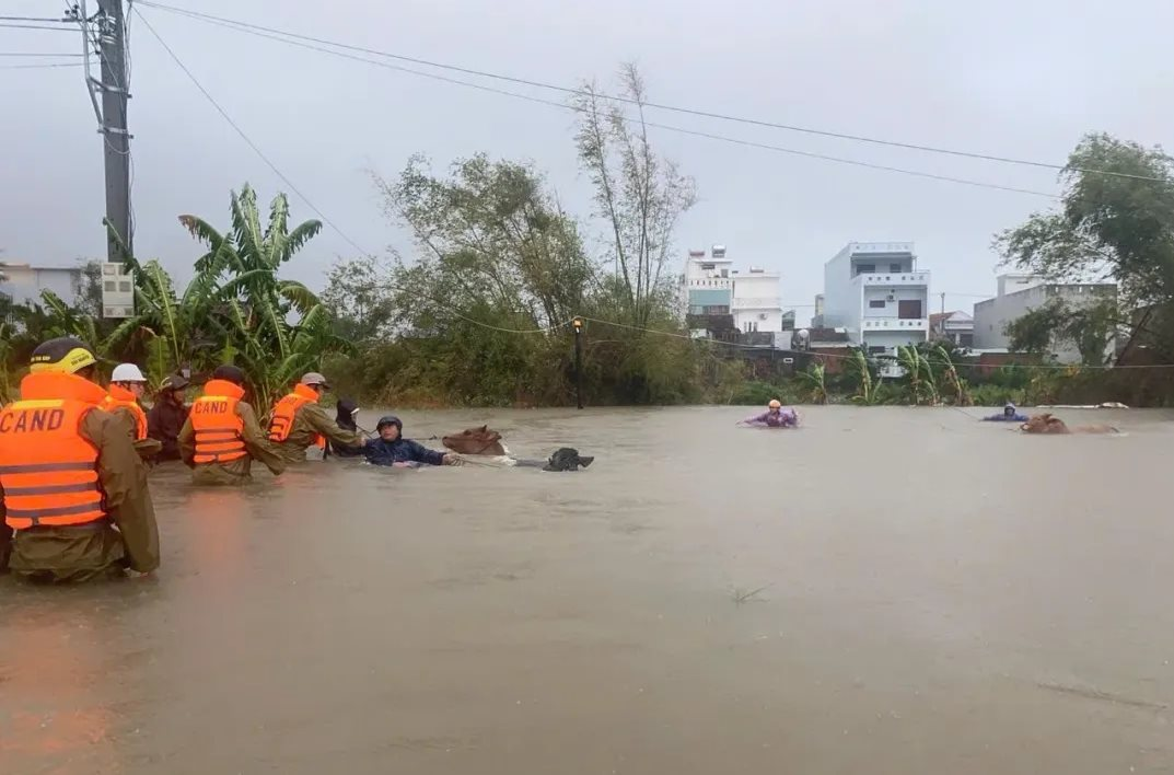 Đắk Lắk ngập lụt lịch sử khiến 11 người chết, hơn 33.000 căn nhà ngập sâu